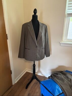 Tahari Classic Single-Button small check Brown pant suit.